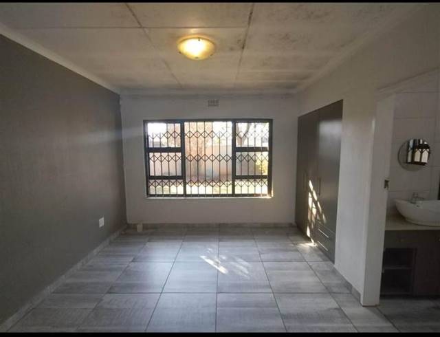 4 BEDROOM HOUSE FOR SALE IN DAWN PARK EXT